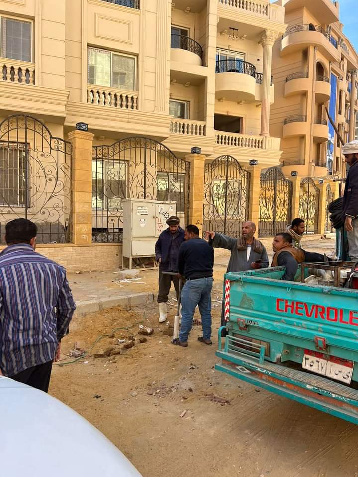 حملة مكبرة لإزالة وصلات المياه المخالفة بالقطاع الثالث بالقاهرة الجديدة
